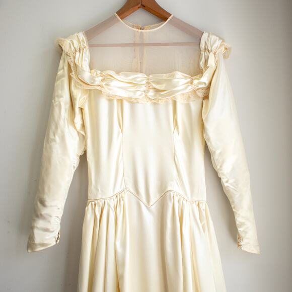 Vintage Satin Cream Lace Trim Wedding Dress Modern Size Medium - Picture 4 of 9